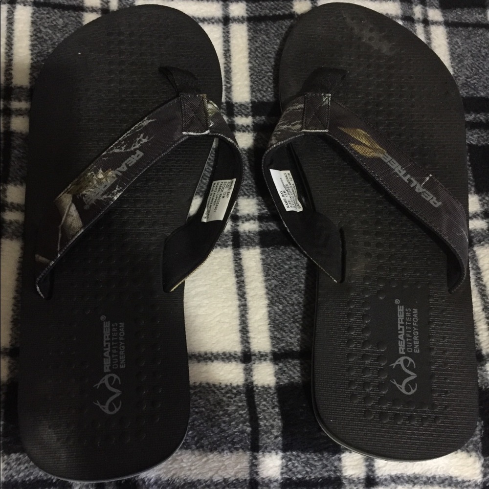 RealTree Men’s Flipflops
